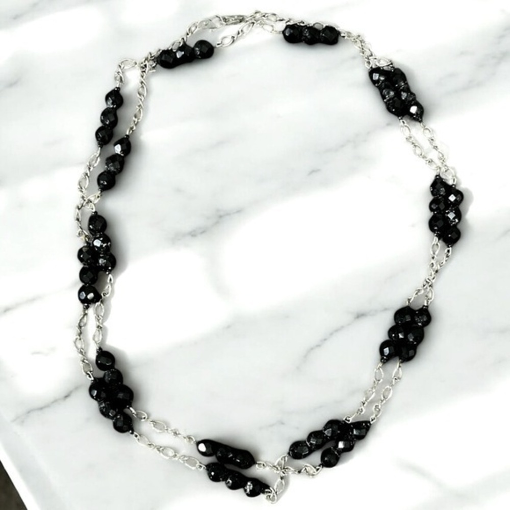 ✅Vintage 80’s Faceted Black Beaded, antique silver chain necklace 🖤🩶